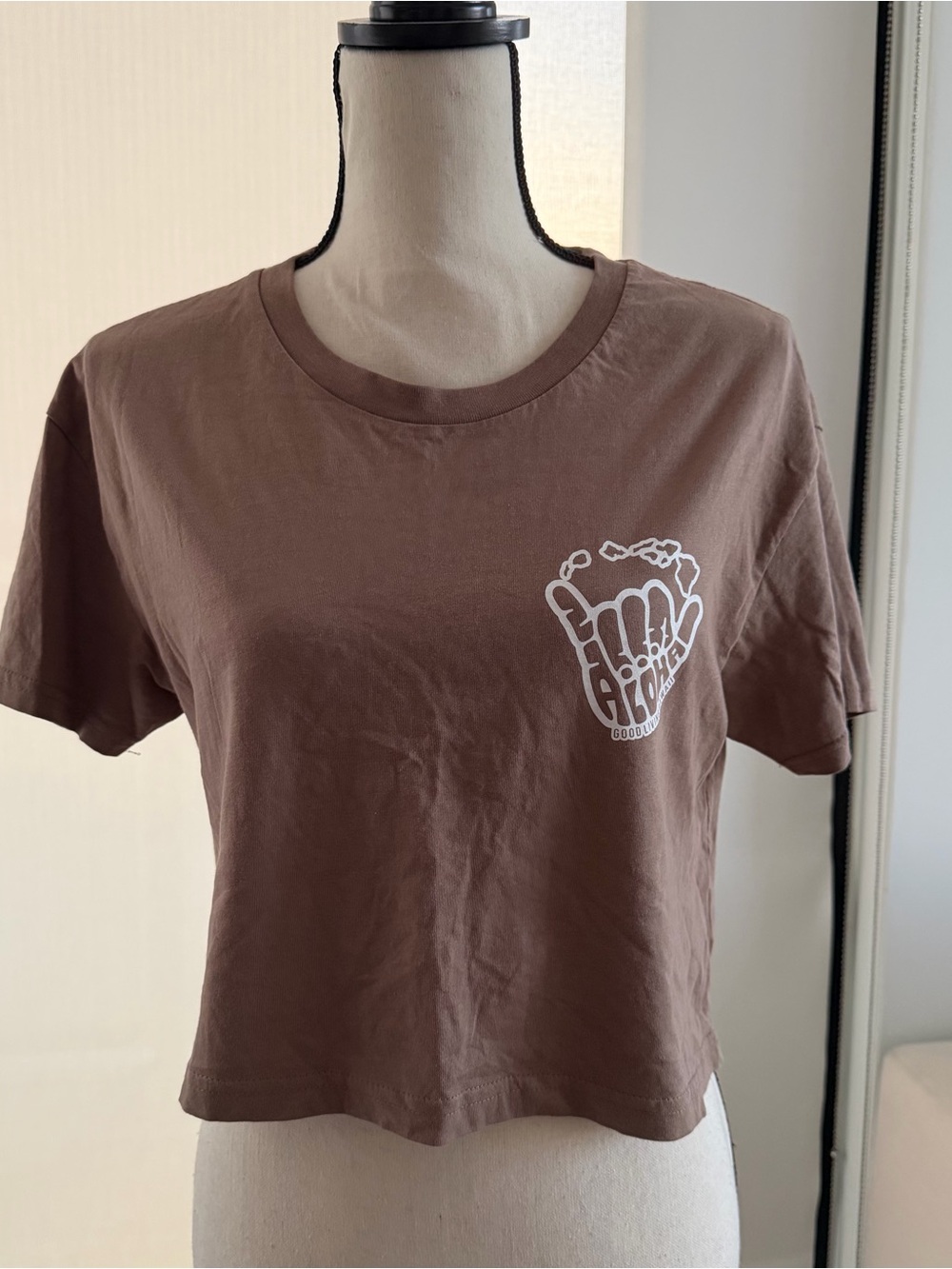 Good Living Hawaii - Brown Hawaii Graphic Cropped Tee - Small